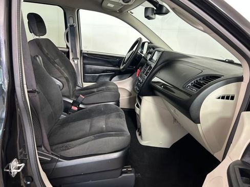 Used 2020 Dodge Grand Caravan SE FWD image 27