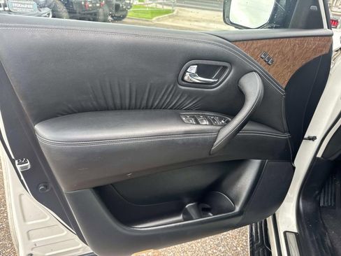 Used 2017 INFINITI QX80 2WD w/ Driver Assistance Package image 21