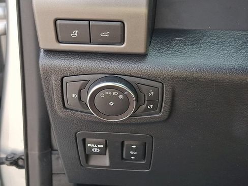 Used 2019 Ford Expedition XLT w/ Equipment Group 202A AWD/4WD image 24