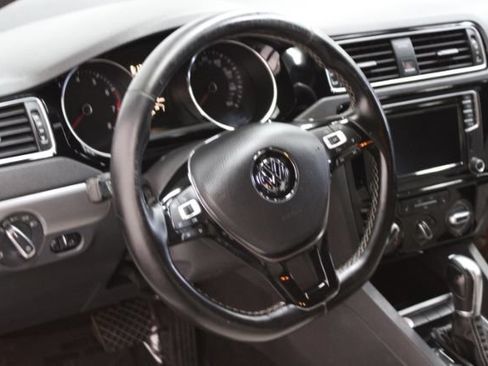 Used 2016 Volkswagen Jetta Sport FWD image 12