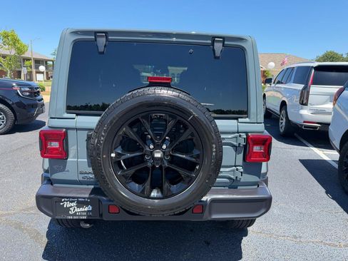 Used 2025 Jeep Wrangler Sahara AWD/4WD image 6