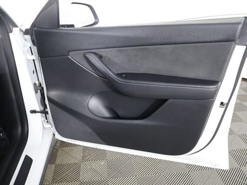 Used 2021 Tesla Model Y Long Range image 26