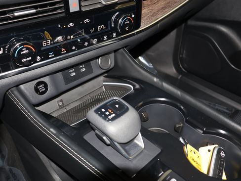 Used 2024 Nissan Rogue Platinum w/ Platinum Premium Package image 32