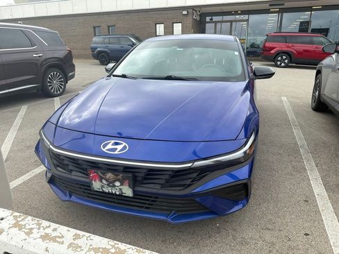 Used 2025 Hyundai Elantra Sport FWD image 2