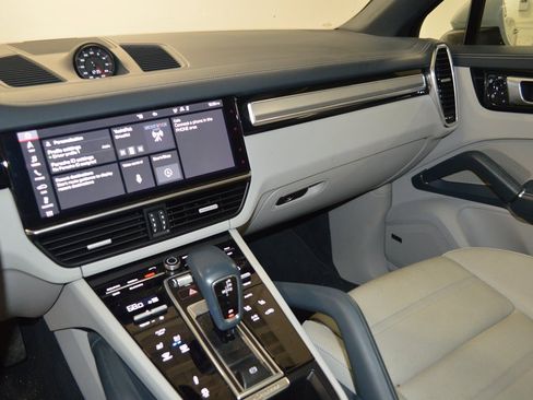 Certified 2021 Porsche Cayenne Coupe image 25