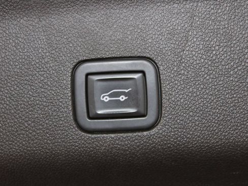 Used 2021 Chevrolet Tahoe Premier w/ Premium Package AWD/4WD image 14