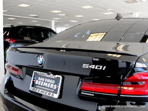 Used 2023 BMW 540i w/ M Sport Package RWD image 11