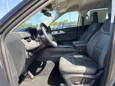 New 2026 Ford Explorer Active w/ Active Comfort Package RWD image 11