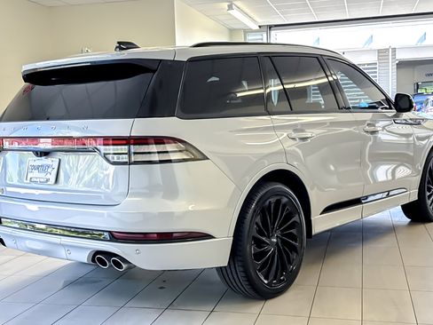 Certified 2025 Lincoln Aviator Reserve w/ Equipment Group 201A AWD/4WD image 4