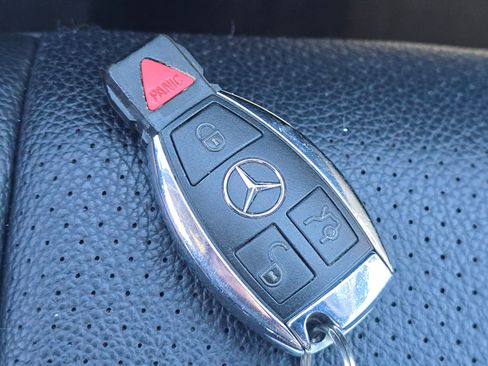 Used 2012 Mercedes-Benz GLK 350 4MATIC image 27