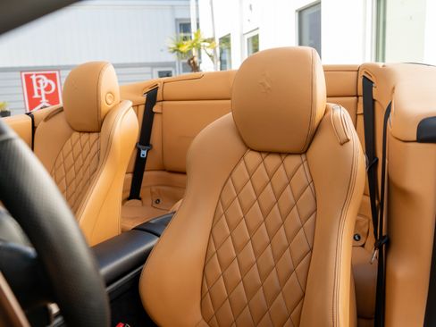 Used 2011 Ferrari California RWD image 11