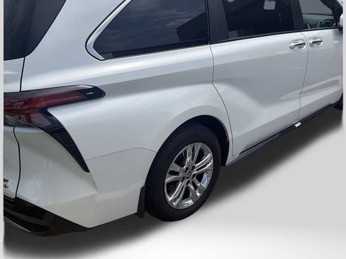Used 2024 Toyota Sienna Platinum AWD/4WD image 4
