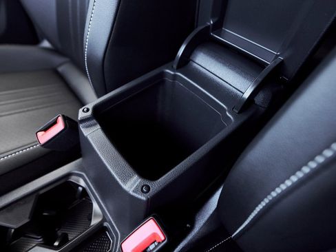 Used 2024 Volkswagen Tiguan SE R-Line image 45