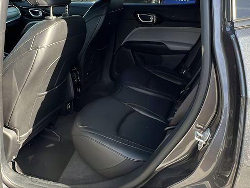 Used 2024 Jeep Compass Limited image 23