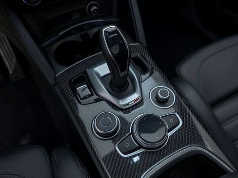 Used 2023 Alfa Romeo Stelvio Quadrifoglio image 39