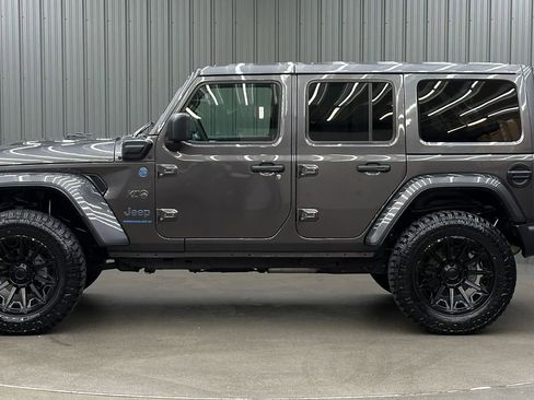 Used 2025 Jeep Wrangler Unlimited Sahara w/ Safety Group AWD/4WD image 2
