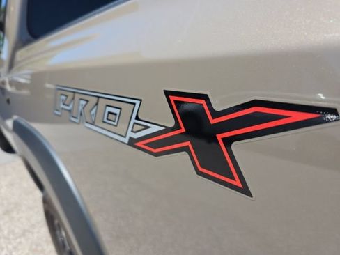 Used 2022 Nissan Frontier Pro-X RWD image 4