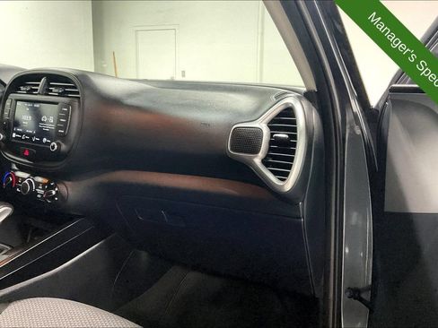Used 2025 Kia Soul LX w/ LX Technology Package FWD image 19