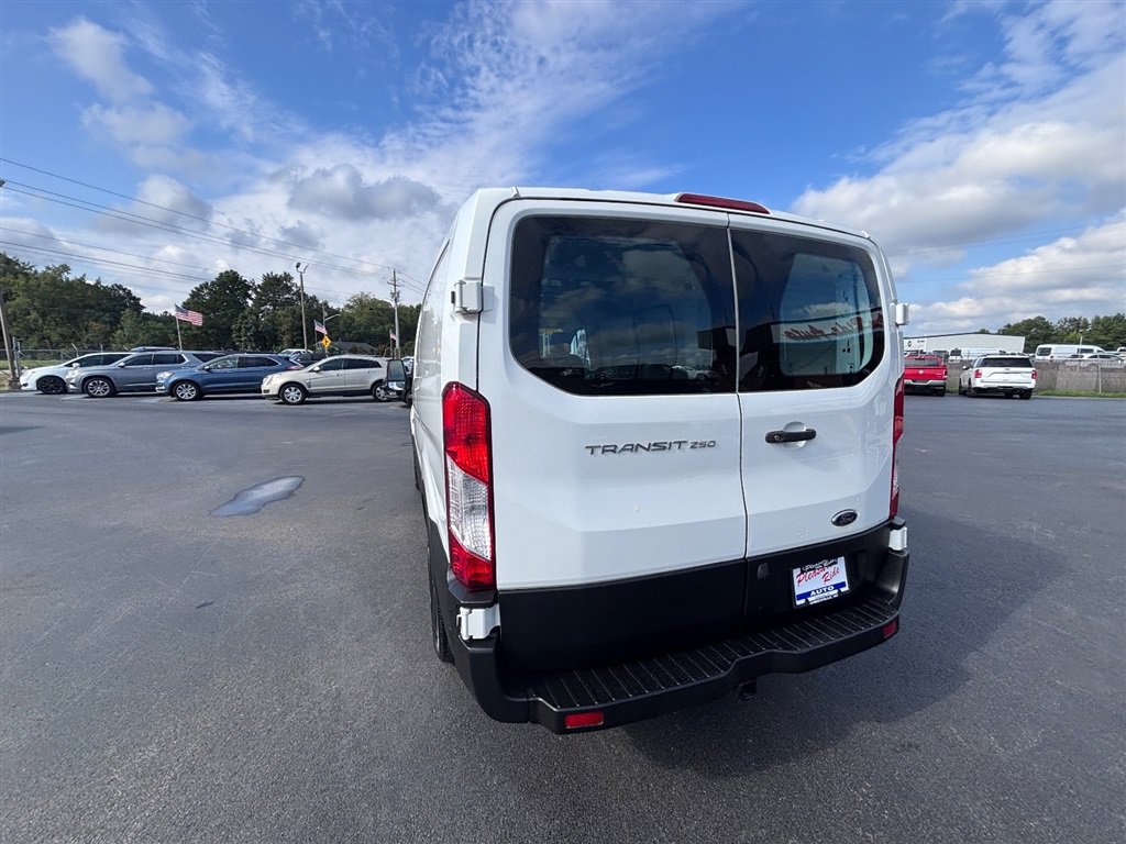 Used 2019 Ford Transit 250 130 Low Roof RWD image 4