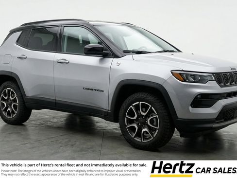 Used 2025 Jeep Compass Trailhawk image 1