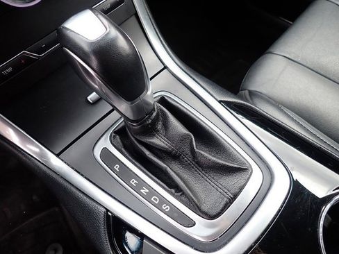 Used 2018 Ford Edge Titanium image 25