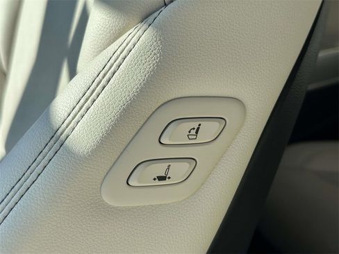 Certified 2022 Genesis GV70 2.5T w/ Select Package image 28