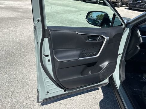 Used 2021 Toyota RAV4 XLE Premium image 14
