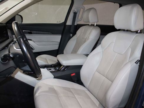 Used 2023 Kia Telluride EX image 11