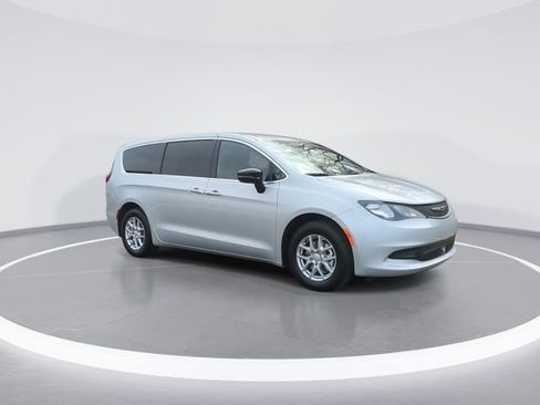 New 2026 Chrysler Voyager LX image 9