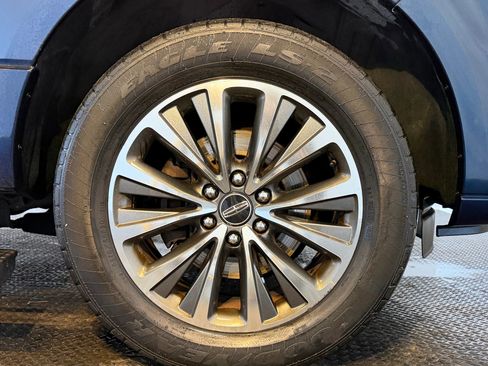 Used 2017 Lincoln Navigator L Select image 10