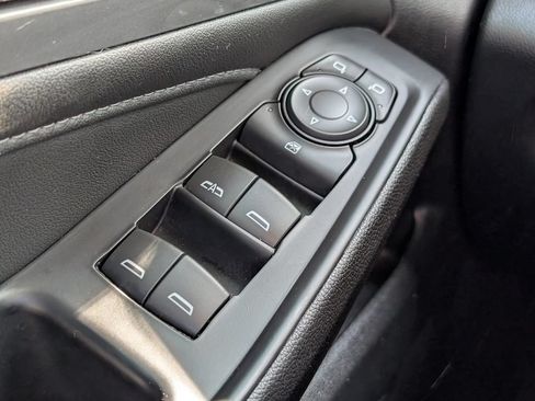 Used 2022 Chevrolet Traverse LT FWD image 19