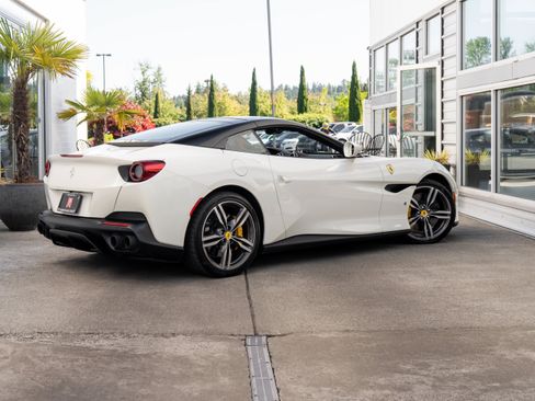 Used 2019 Ferrari Portofino RWD image 9