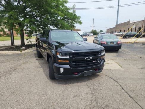 Used 2017 Chevrolet Silverado 1500 LT w/ Midnight Edition AWD/4WD image 6