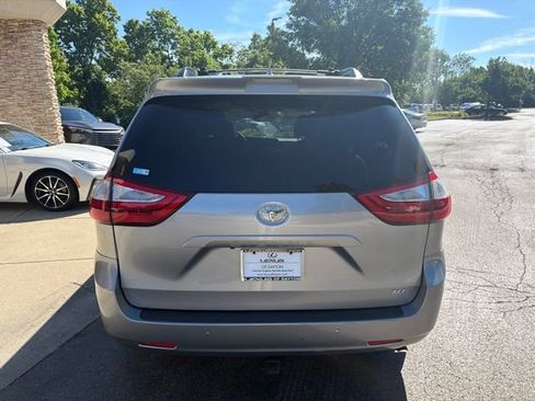 Used 2018 Toyota Sienna XLE w/ XLE Navigation Package FWD image 6
