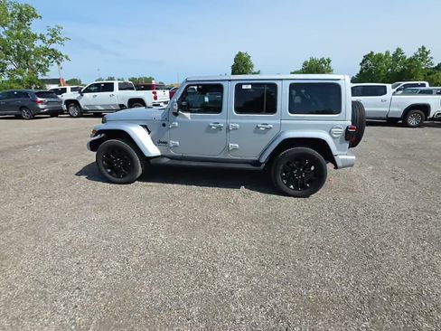 Used 2023 Jeep Wrangler Unlimited Sahara AWD/4WD image 3