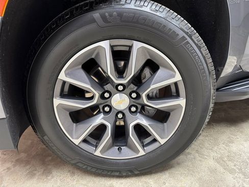 Used 2021 Chevrolet Suburban LT image 30