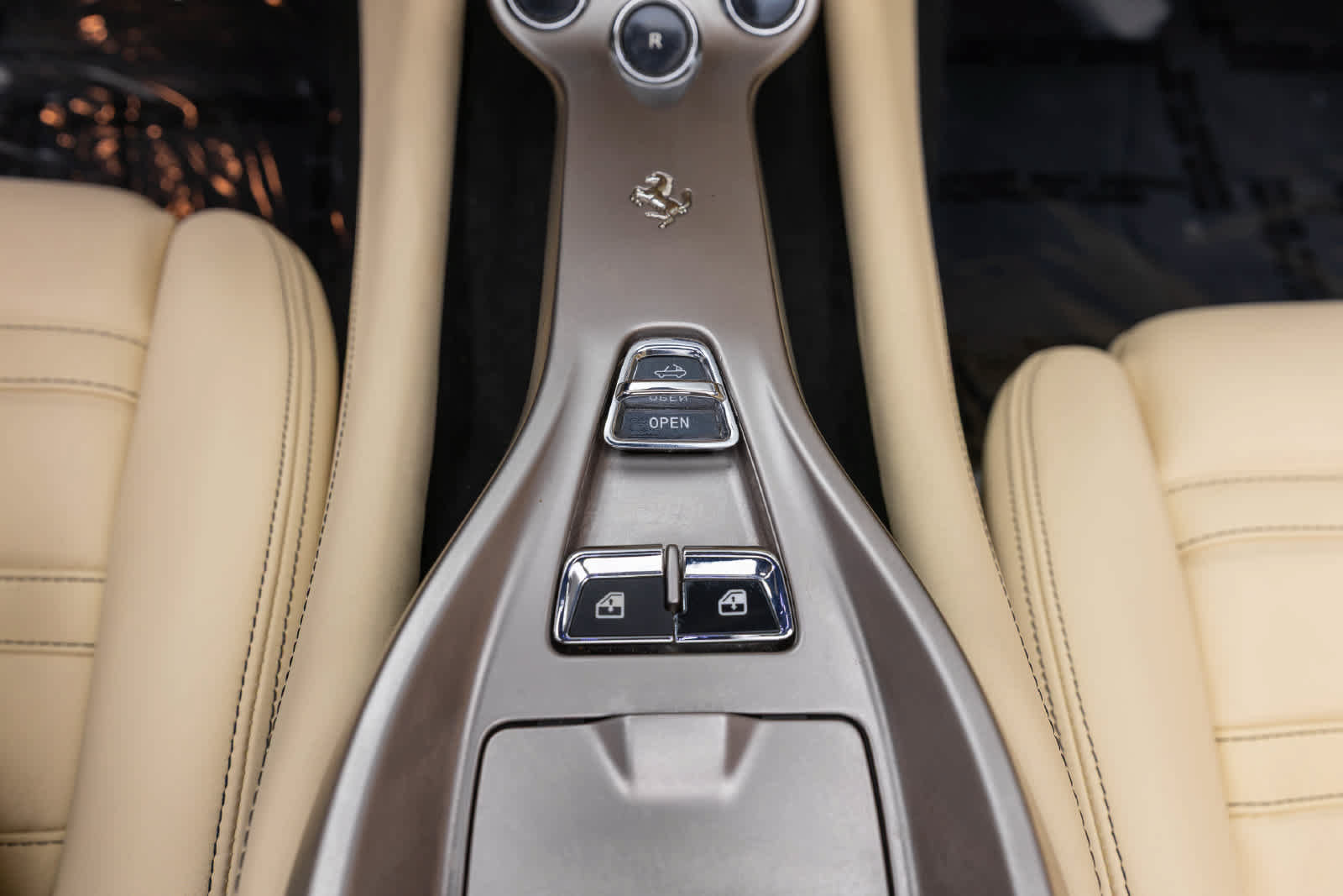 Used 2010 Ferrari California RWD image 37