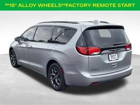 Used 2020 Chrysler Pacifica Touring-L Plus FWD image 4