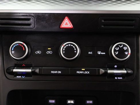 Used 2024 Kia Carnival LX FWD image 49