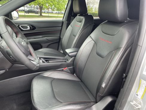 Used 2024 Jeep Compass Trailhawk AWD/4WD image 12