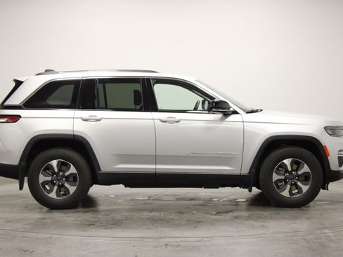Used 2022 Jeep Grand Cherokee Limited 4xe w/ MOPAR Finishing Package AWD/4WD image 9