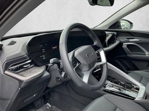 Used 2025 Audi Q5 Premium w/ Convenience Package image 10