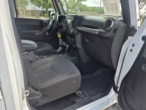 Used 2015 Jeep Wrangler Unlimited Sport w/ Quick Order Package 24S AWD/4WD image 18