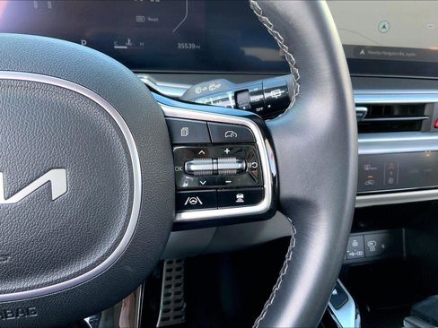 Used 2024 Kia Sorento SX image 17