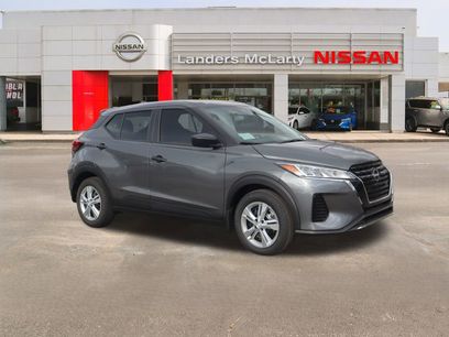 New 2025 Nissan Kicks Play S