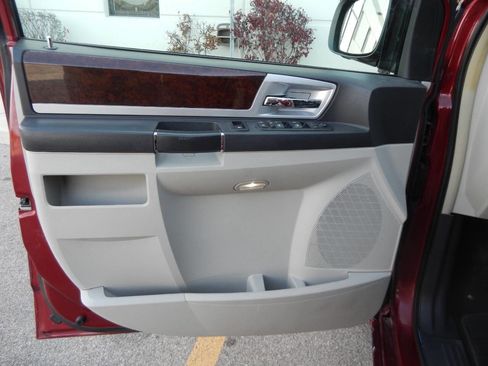 Used 2010 Chrysler Town & Country Touring Plus image 24