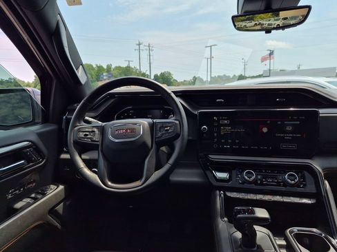 Used 2024 GMC Sierra 1500 AT4 w/ Technology Package AWD/4WD image 13