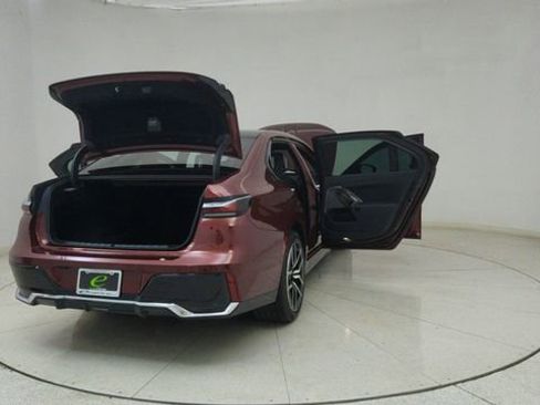 Used 2025 BMW 740i image 81