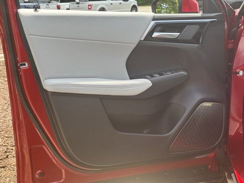 New 2025 Mitsubishi Outlander SE image 16