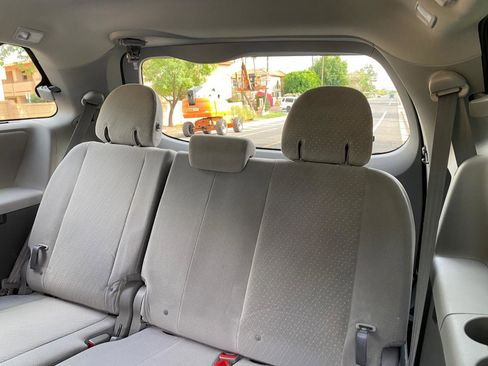 Used 2020 Toyota Sienna LE w/ LE Preferred Package image 41